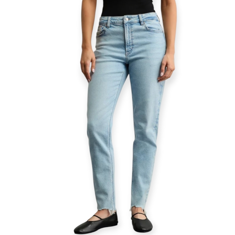 American Eagle Light Wash High Rise Mom Jeans Fringe Cuff Size 6 Raw Hem